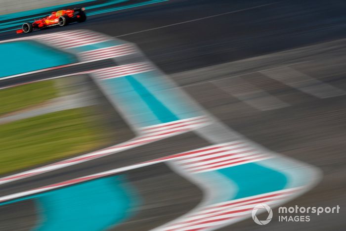 Carlos Sainz Jr., Ferrari SF90 adaptado (muleto) con los Pirelli de 18 pulgadas 