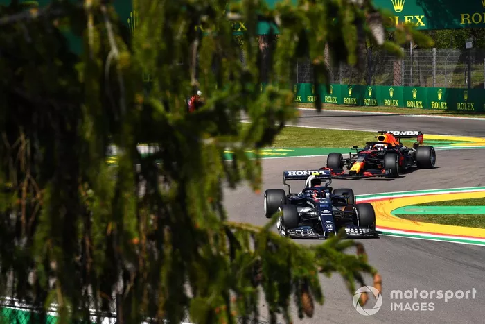Pierre Gasly, AlphaTauri AT02, Max Verstappen, Red Bull Racing RB16B