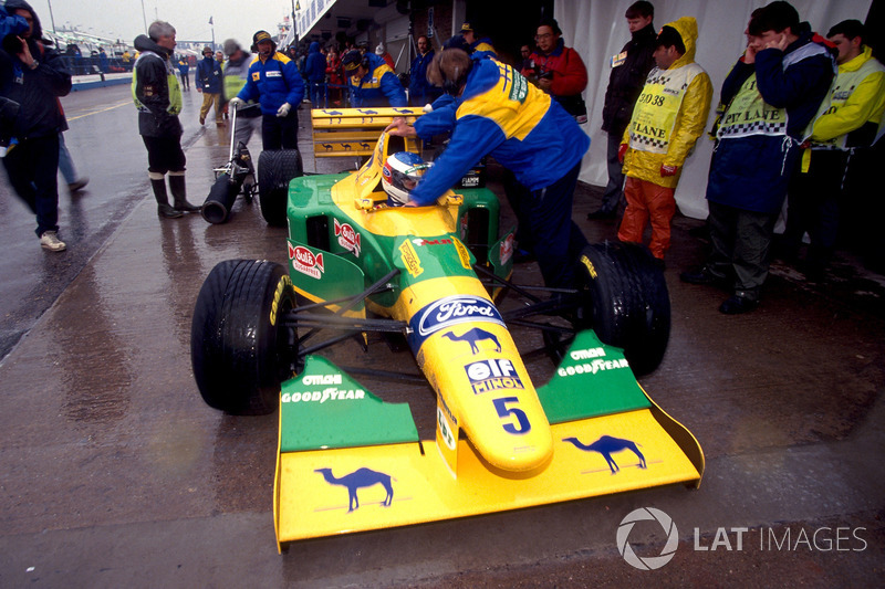 Michael Schumacher, Benetton Ford B193B dans les stands