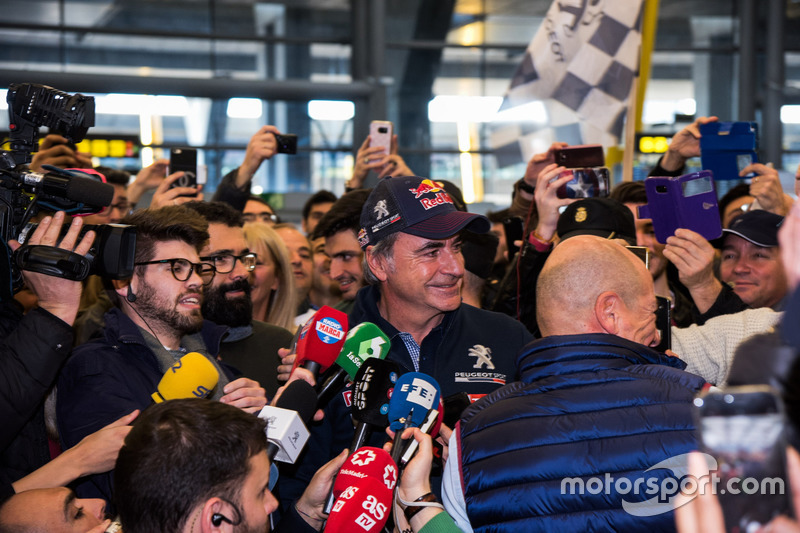 Carlos Sainz, Peugeot Sport speaks to the media
