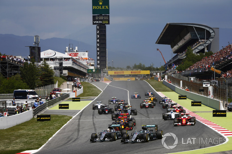 Nico Rosberg, Mercedes F1 W07 Hybrid, Lewis Hamilton, Mercedes F1 W07 Hybrid, Daniel Ricciardo, Red Bull Racing RB12 TAG Heuer, Max Verstappen, Red Bull Racing RB12 TAG Heuer, Sebastian Vettel, Ferrari SF16-H, Kimi Raikkonen, Ferrari SF16-H, startta