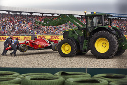 Marshals remove the car of Sebastian Vettel, Ferrari SF71H