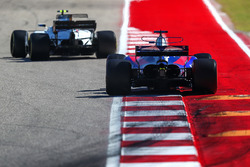 Brendon Hartley, Scuderia Toro Rosso STR12 and Lance Stroll, Williams FW40