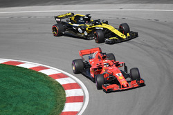Sebastian Vettel, Ferrari SF71H ve Nico Hulkenberg, Renault Sport F1 Team R.S. 18