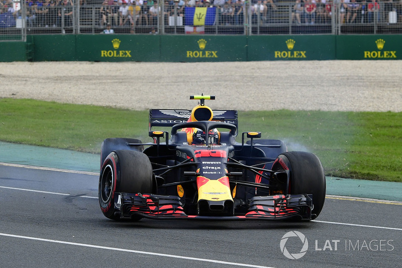 Max Verstappen, Red Bull Racing RB14 spins