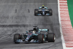 Lewis Hamilton, Mercedes AMG F1 W09, Valtteri Bottas, Mercedes AMG F1 W09