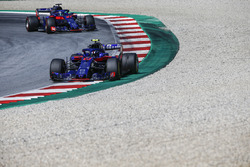 Pierre Gasly, Scuderia Toro Rosso STR13 y Brendon Hartley, Scuderia Toro Rosso STR13