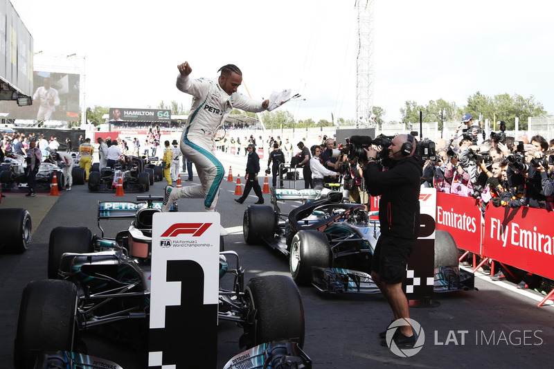Ganador, Lewis Hamilton, Mercedes-AMG F1 W09 celebra