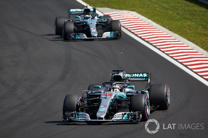 Lewis Hamilton, Mercedes AMG F1 W09, y Valtteri Bottas, Mercedes AMG F1 W09