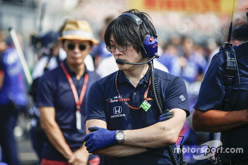 Mekanik Toro Rosso Honda