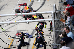 Пит-стоп, к которому команда оказалась не готова: Макс Ферстаппен, Red Bull Racing RB12