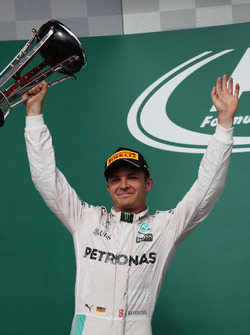 Podio: segundo lugar Nico Rosberg, Mercedes AMG F1