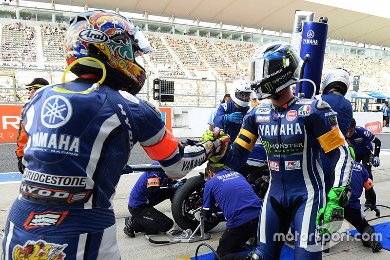 #21 Yamaha Factory Racing Team: Katsuyuki Nakasuga, Pol Espargaro