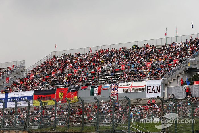 O fãs japoneses compareceram em bom número para o treino de classificação em Suzuka.