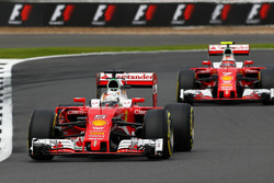 Себастьян Феттель, Ferrari SF16-H, и Кими Райкконен, Ferrari SF16-H