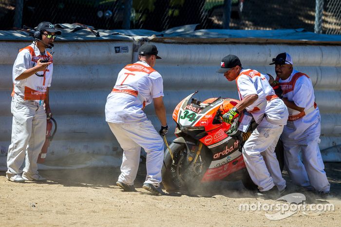 Problemas en la corksrew para Davide Giugliano, Aruba.it Racing - Ducati