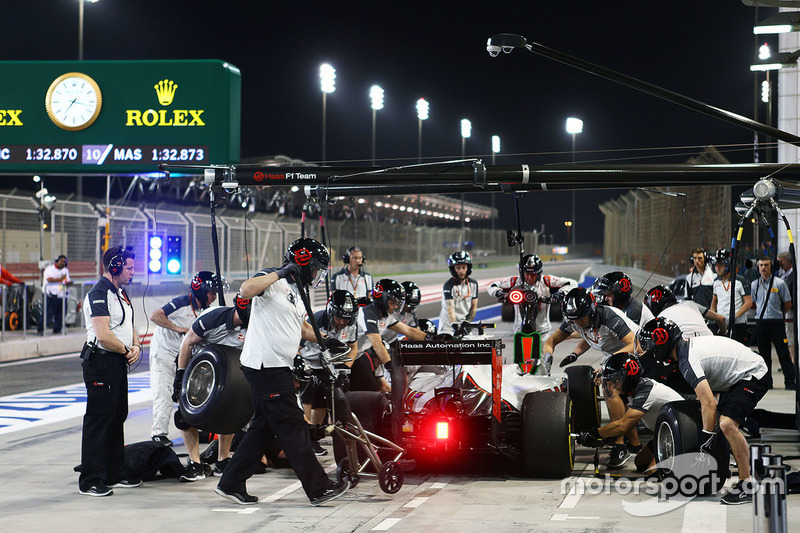 Esteban Gutiérrez, equipo de F1 de Haas VF-16 prácticas una parada en pits