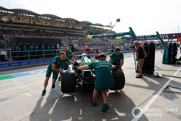 Fernando Alonso, Aston Martin AMR23, vuelve al garaje
