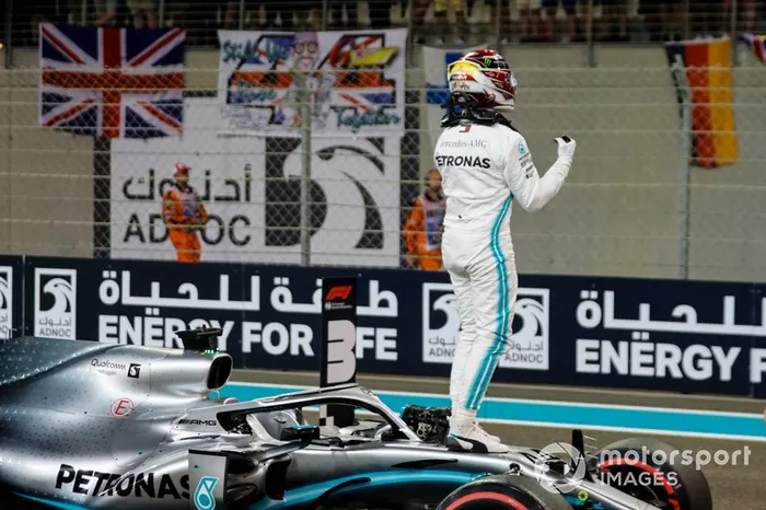 Ganador de la pole Lewis Hamilton, Mercedes AMG F1 W10