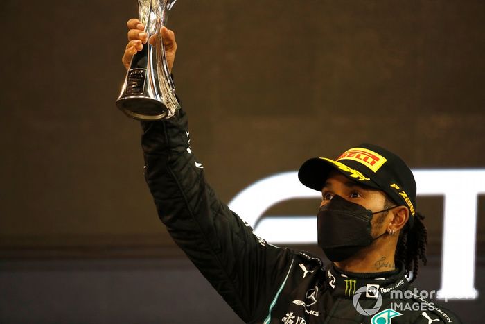 Podio: segundo lugar Lewis Hamilton, Mercedes