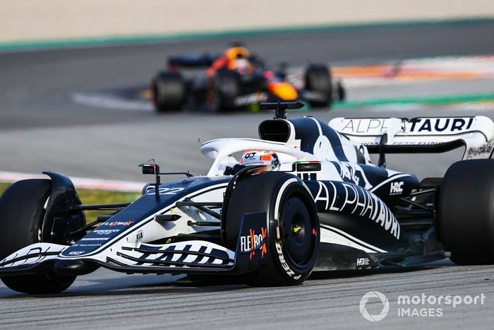 Yuki Tsunoda, AlphaTauri AT03, Max Verstappen, Red Bull Racing RB18