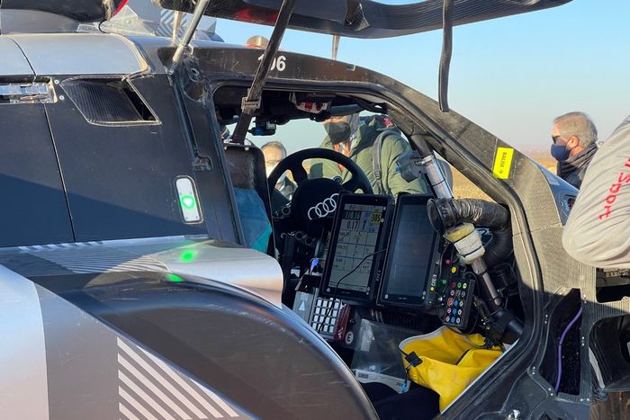 #200 Team Audi Sport Audi: Stéphane Peterhansel, Edouard Boulanger