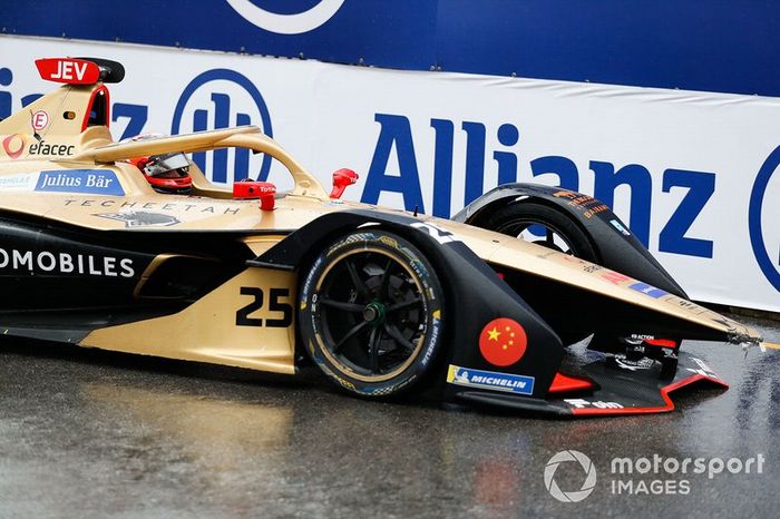 Jean-Eric Vergne, DS TECHEETAH, DS E-Tense FE19 con daño en el auto antes de pasar la línea