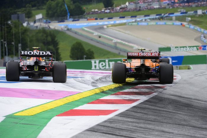 Sergio Pérez, Red Bull Racing RB16B, Lando Norris, McLaren MCL35M