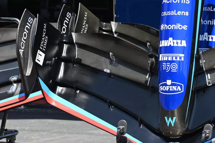 Detalle del alerón delantero del Williams FW44