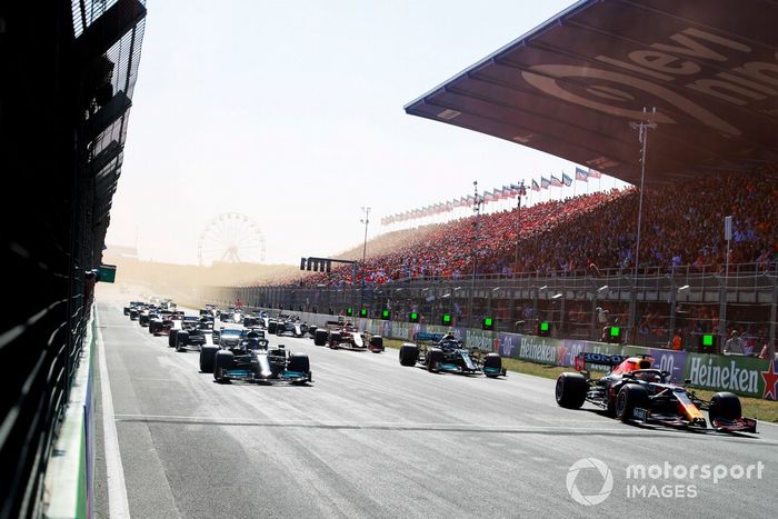 Arrancada Max Verstappen, Red Bull Racing RB16B, Lewis Hamilton, Mercedes W12, Valtteri Bottas, Mercedes W12