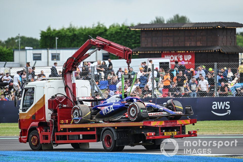 Coche de Yuki Tsunoda, RB F1 Team VCARB 01 tras su accidente