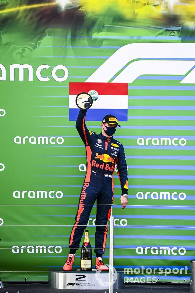 Podio: el segundo lugar Max Verstappen, Red Bull Racing