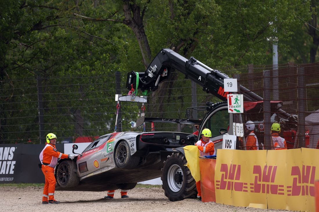 #21 Vista AF Corse Ferrari 296 LMGT3: Francois Heriau, Simon Mann, Alessio Rovera