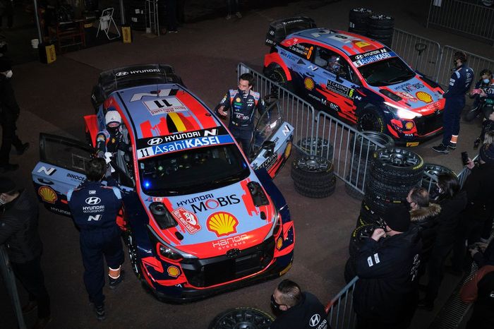 Thierry Neuville, Martijn Wydaeghe, Hyundai Motorsport Hyundai i20 Coupe WRC, Dani Sordo, Carlos Del Barrio, Hyundai Motorsport Hyundai i20 Coupe WRC