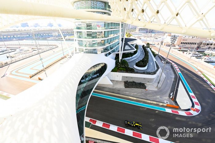 Guanyu Zhou, Renault F1 Team R.S.20 