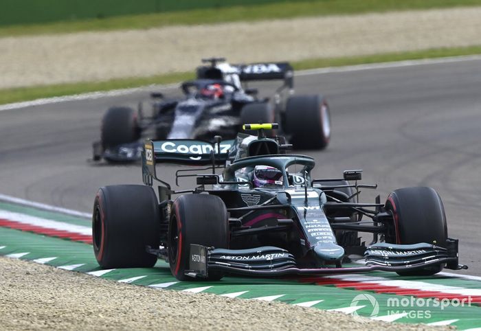 Sebastian Vettel, Aston Martin AMR21, Yuki Tsunoda, AlphaTauri AT02