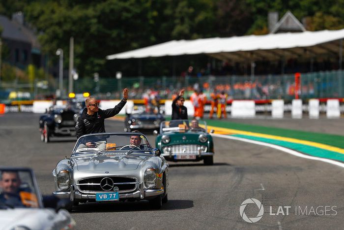 Valtteri Bottas, Mercedes AMG F1, en un Mercedes 300SL