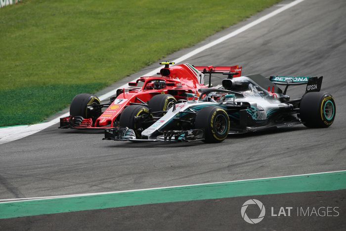 Lewis Hamilton, Mercedes AMG F1 W09 adelanta a Kimi Raikkonen, Ferrari SF71H