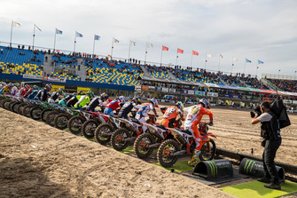 Start van race 2 met Jeffrey Herlings, Red Bull KTM Factory Racing