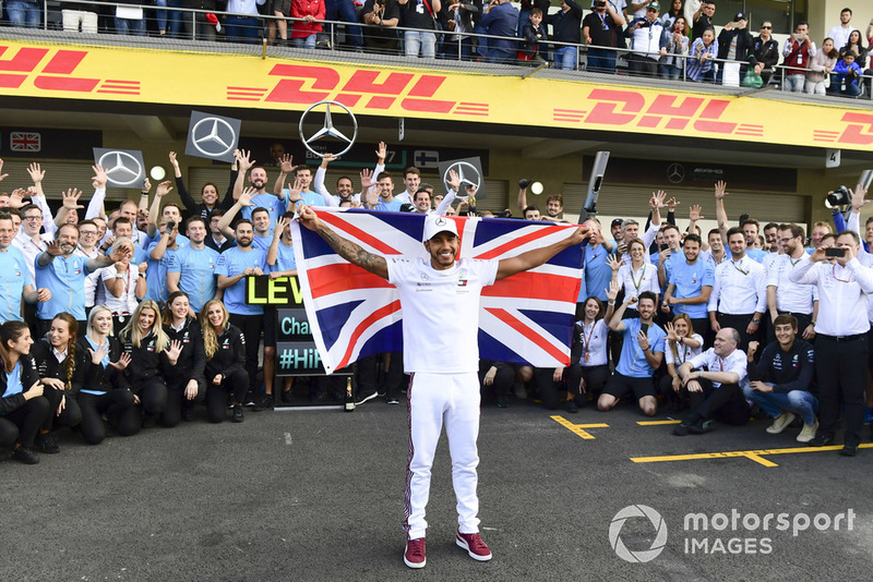 Lewis Hamilton, Mercedes AMG F1 fête le titre avec son équipe