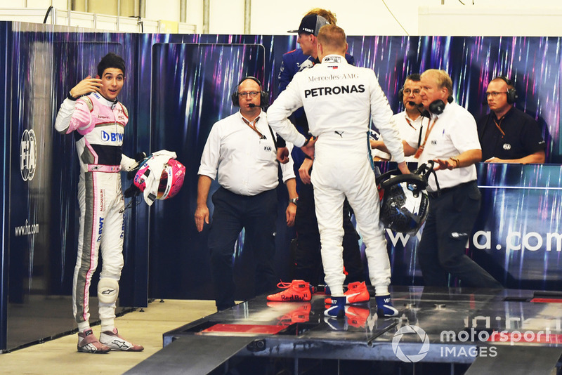 Altercation entre Max Verstappen, Red Bull Racing, et Esteban Ocon, Racing Point Force India, après leur accrochage en course