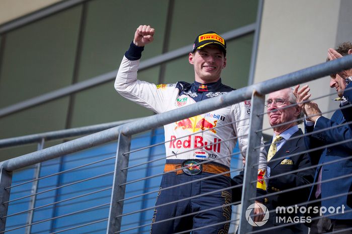Podio: segundo lugar Max Verstappen, Red Bull Racing celebra