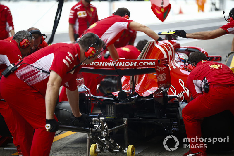 Кімі Райкконен, Ferrari SF71H,в боксах