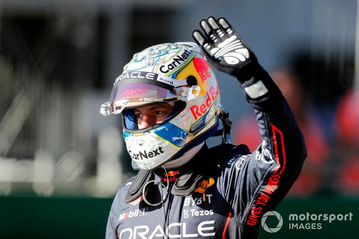 Ganador de la pole Max Verstappen, Red Bull Racing, celebra