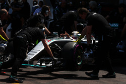 Льюіс Хемілтон, Mercedes AMG F1 W07 Hybrid, на піт-лейн