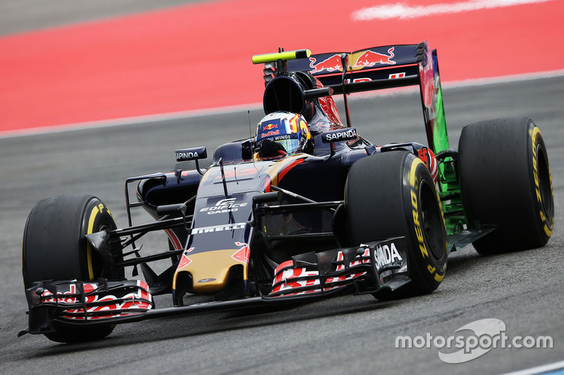 Carlos Sainz Jr, Scuderia Toro Rosso STR11