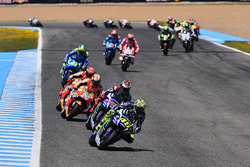 Valentino Rossi, Yamaha Factory Racing leads at the start