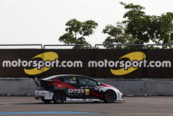 Кантадхі Кусірі, Eakie BBR Kaiten, Honda Civic TCR
