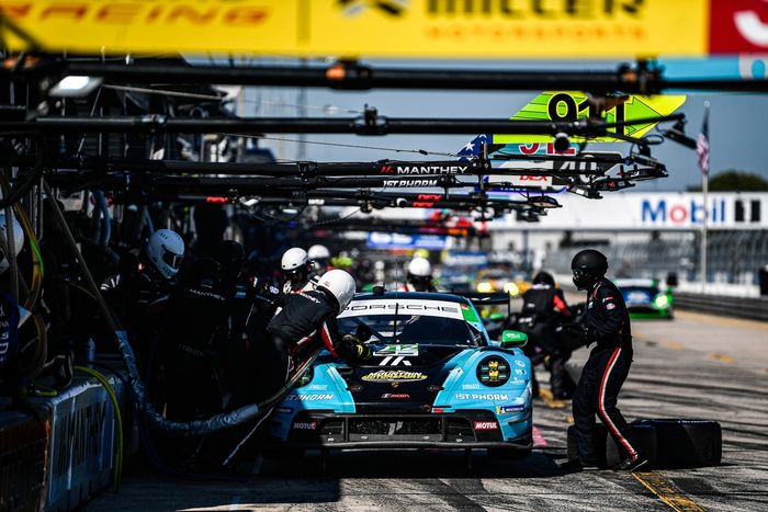 #912 Manthey 1St Phorm Porsche 911: Riccardo Pera, Morris Schuring, Ryan Hardwick