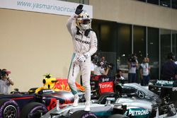 Ganador de la pole Lewis Hamilton, Mercedes AMG F1